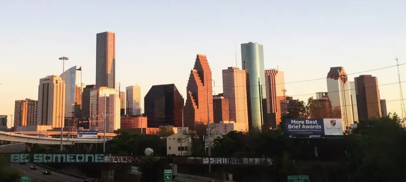 A houstoni éttermek világa című cikk borítóképe