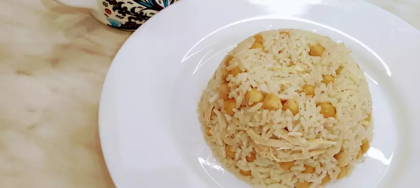 Csirkés csicseriborsós piláf című cikk borítóképe