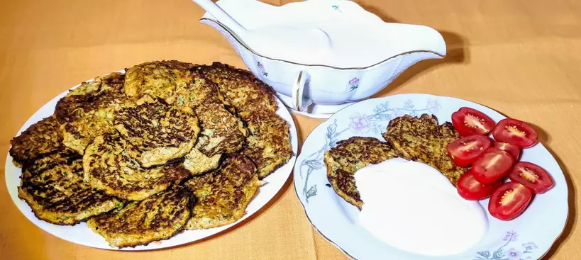 Cukkinilepényke, avagy mücver című cikk borítóképe