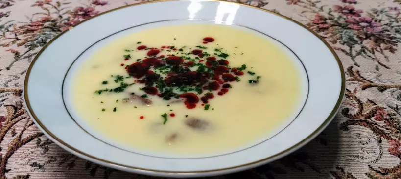 Düğün çorbası – lakodalmi marhahúsleves című cikk borítóképe