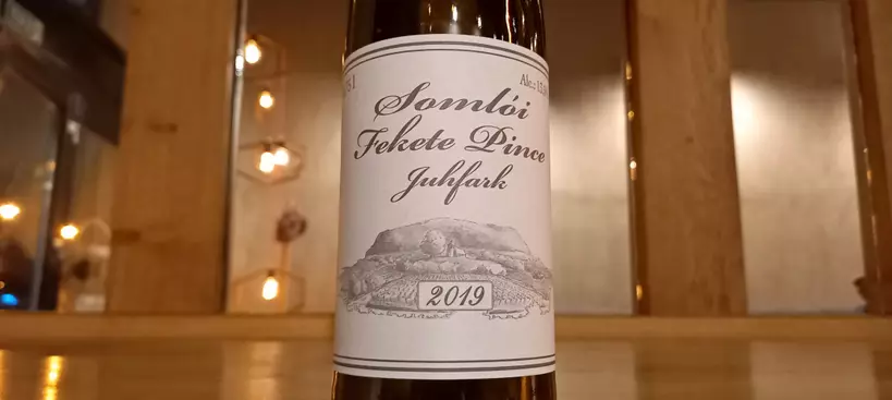 Fekete Pince Somló: Juhfark 2019 című cikk borítóképe