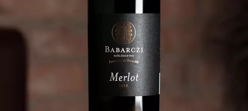 Babarczi Szőlőbirtok és Pince: Pannonhalmi Merlot 2018 című cikk borítóképe