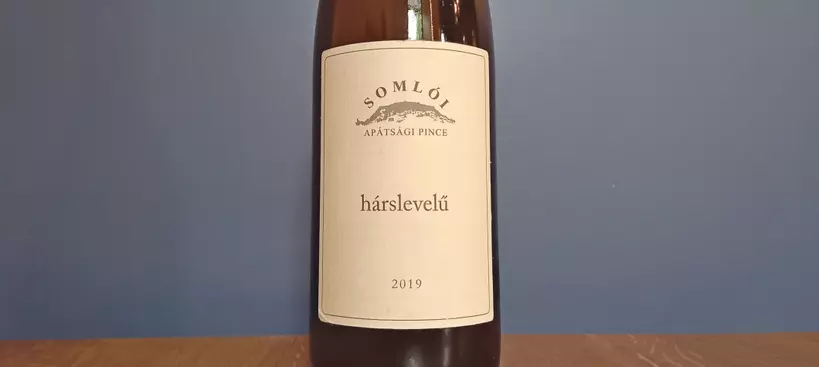 Somlói Apátsági Pince: Hárslevelű 2019 című cikk borítóképe