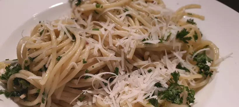 Olasz fokhagymás spagetti című cikk borítóképe