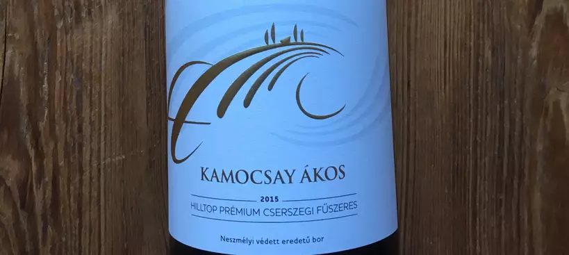 Hilltop Borászat: Kamocsay  Prémium Cserszegi Fűszeres 2015 című cikk borítóképe