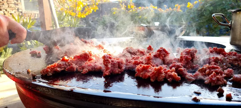 Grillsuli Zákány Dániellel 1. című cikk borítóképe