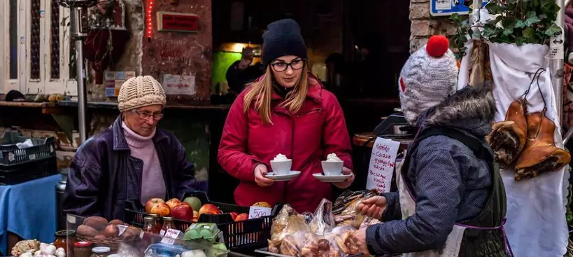 Egy „Szimpla” vasárnap című cikk borítóképe