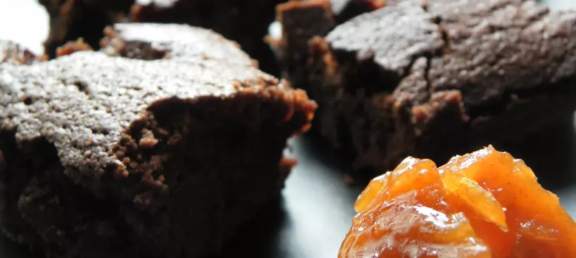 Sós karamellás brownie rizsliszttel című cikk borítóképe