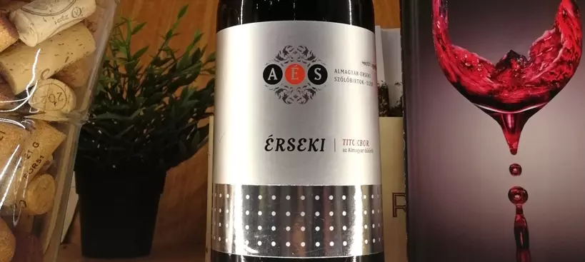 Almagyar-Érseki Szőlőbirtok – Csutorásbor: Grand Superior Érseki Titokbor 2021 című cikk borítóképe