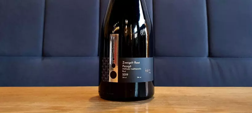 Kern Bor- és Pezsgőház: Balatoni Zweigelt Rosé Brut 2019 című cikk borítóképe
