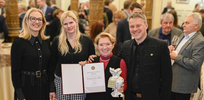  című cikk borítóképe