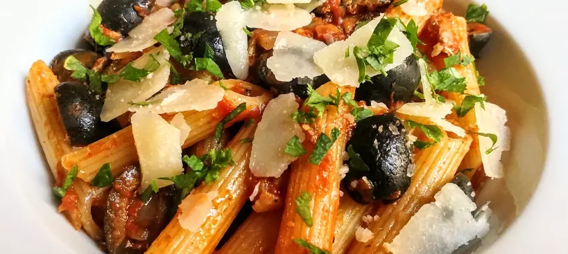Penne füstölt szardellával, paradicsommártásban című cikk borítóképe