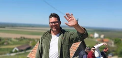 Egy nap a gyalogtőkék között című cikk borítóképe
