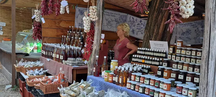 Liliomkert: a híres káptalantóti termelői piac című cikk borítóképe